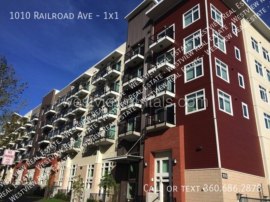 Apartment for rent at 1010 Railroad Ave #1X1, Bellingham, WA 98225