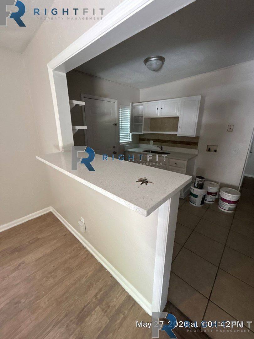 Apartment for rent at 1162-1164 E 16th St, Jacksonville, FL 32206