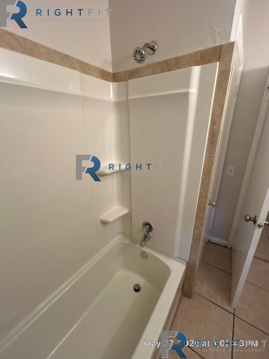 Apartment for rent at 1162-1164 E 16th St, Jacksonville, FL 32206