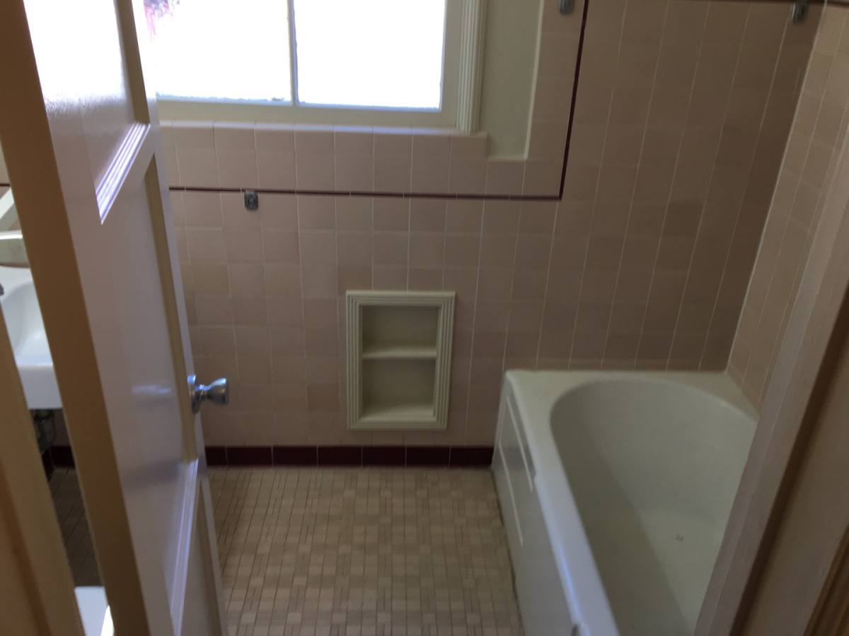 Apartment for rent at 827 Pacific Ave, Long Beach, CA 90813