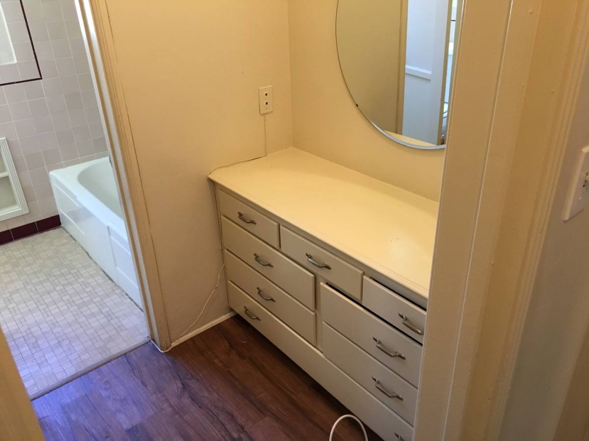 Apartment for rent at 827 Pacific Ave, Long Beach, CA 90813