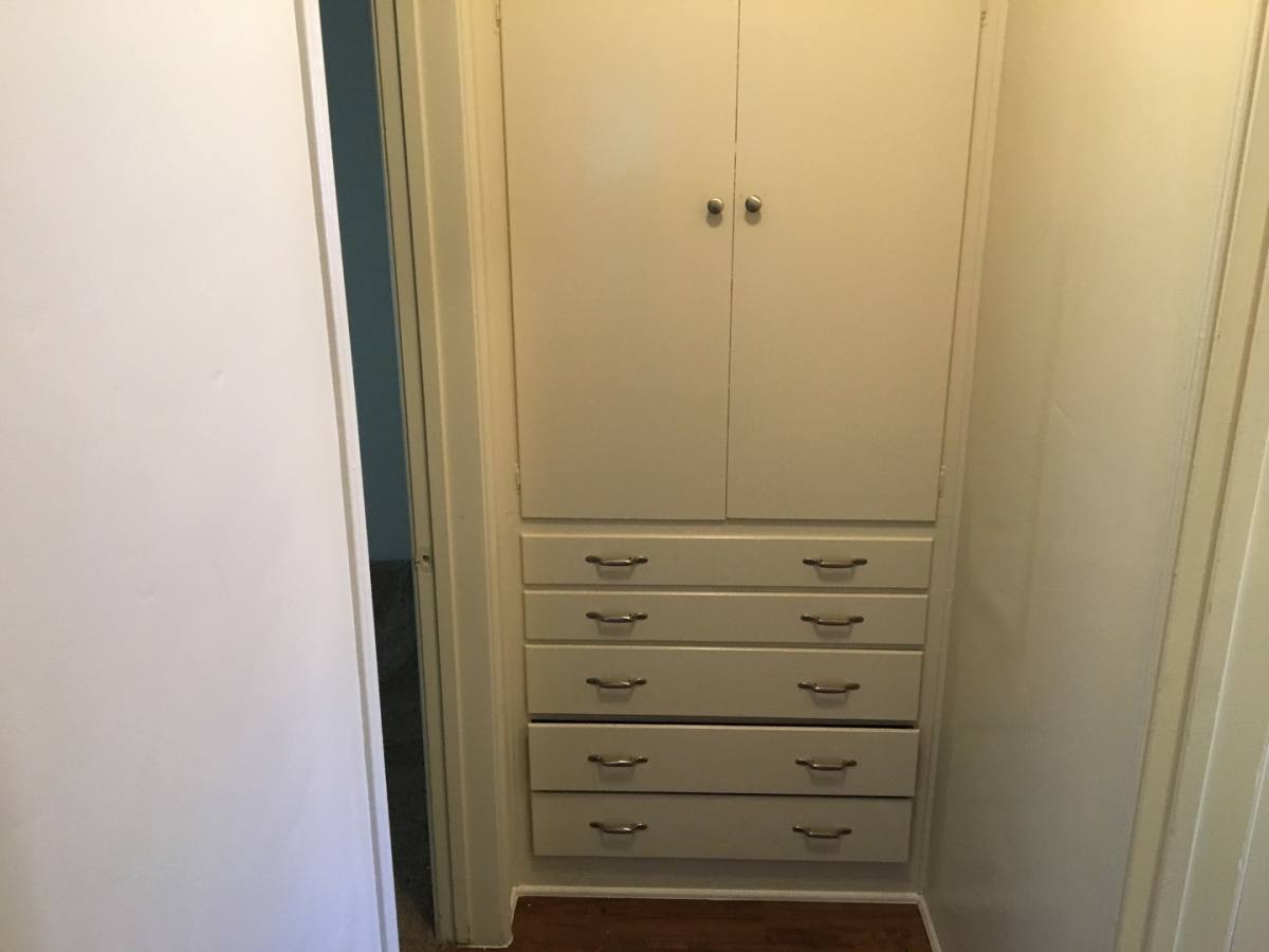 Apartment for rent at 827 Pacific Ave, Long Beach, CA 90813