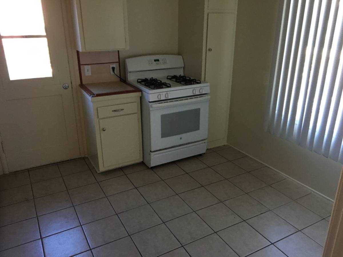 Apartment for rent at 827 Pacific Ave, Long Beach, CA 90813