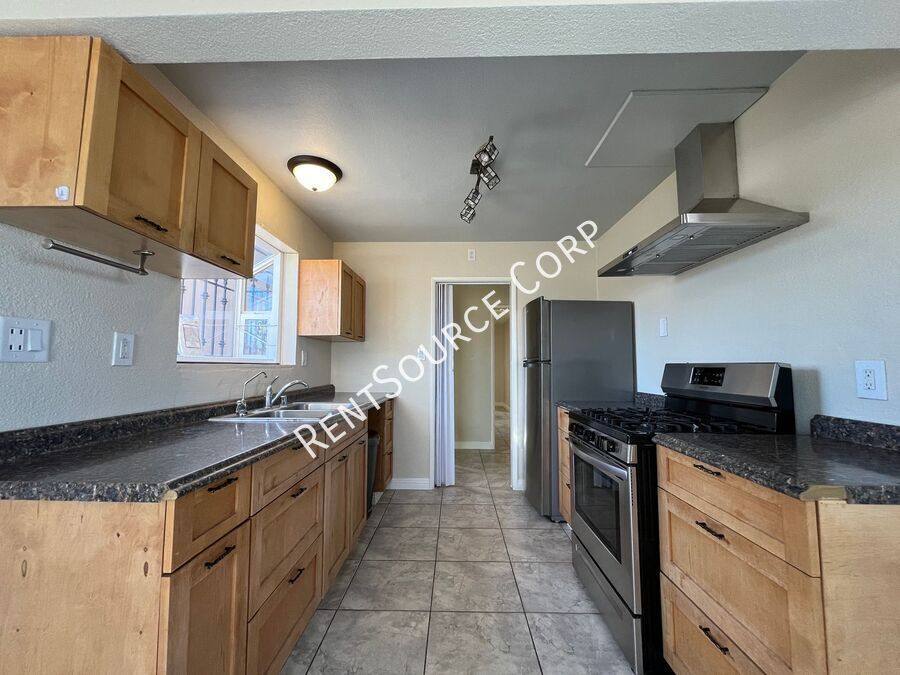 House for rent at 48761 110th St W, Lancaster, CA 93536