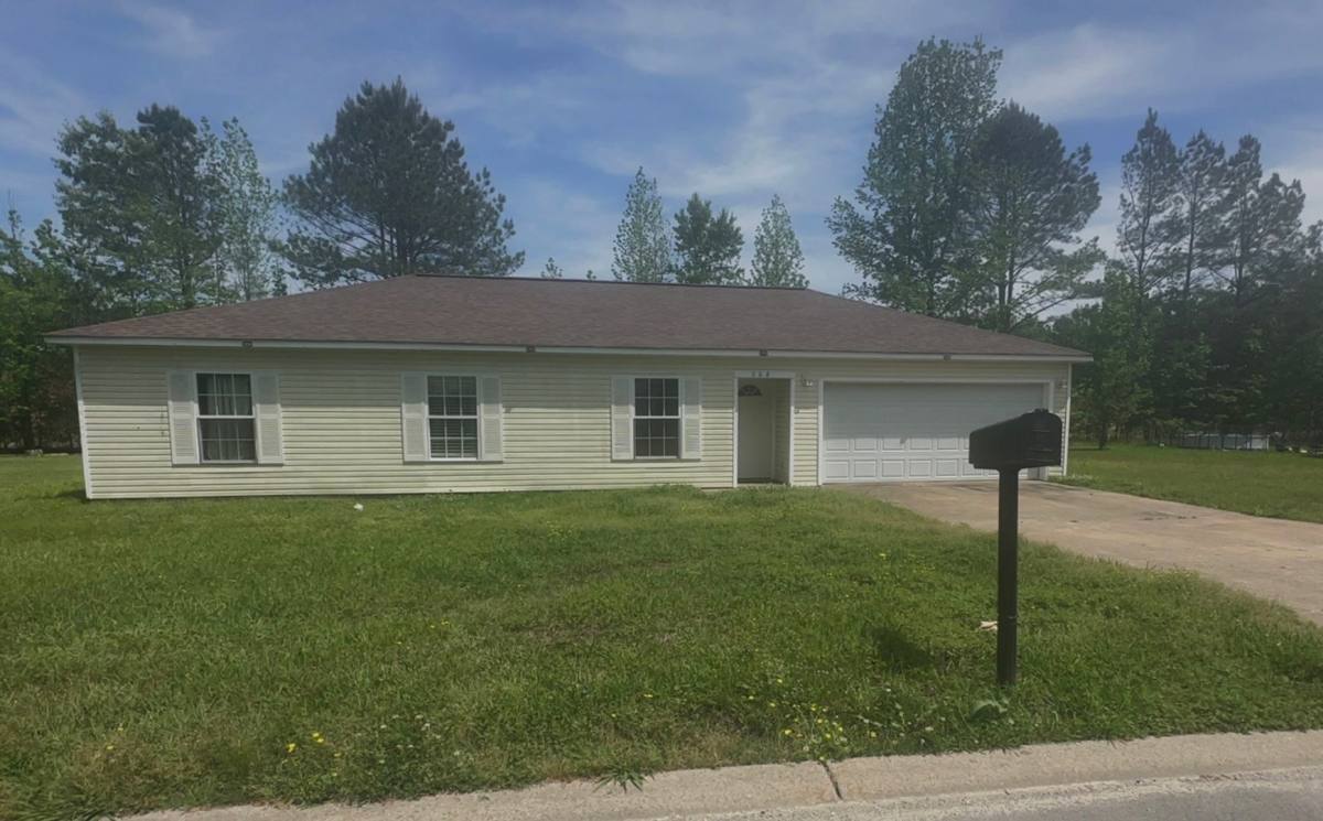 House for rent at 208 Glenn Oak Dr, Benton, AR 72015