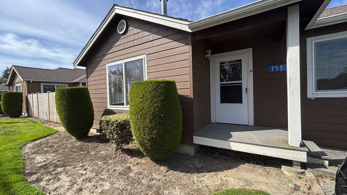 Apartment for rent at 755 757 Peterson Rd, Burlington, WA 98233