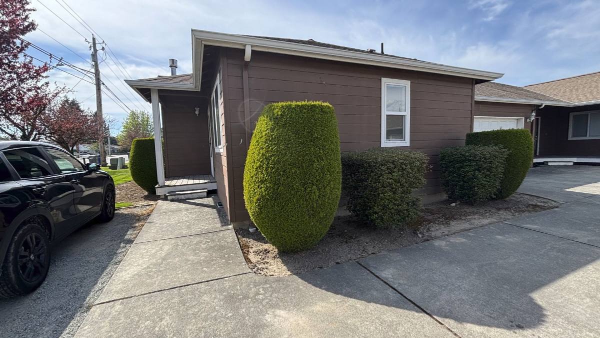 Apartment for rent at 755 757 Peterson Rd, Burlington, WA 98233