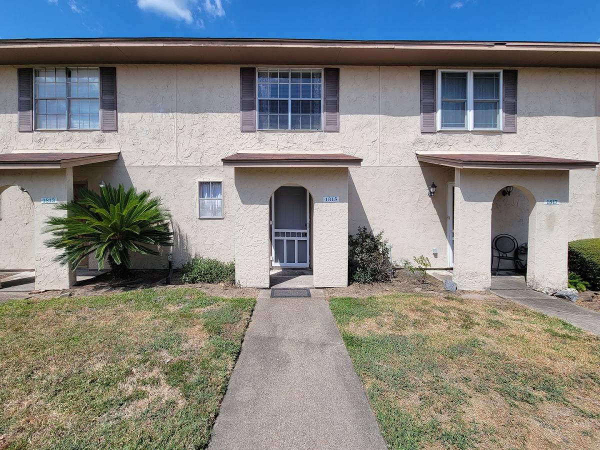 Townhouse for rent at 1815 Country Village Blvd, Humble, TX 77338
