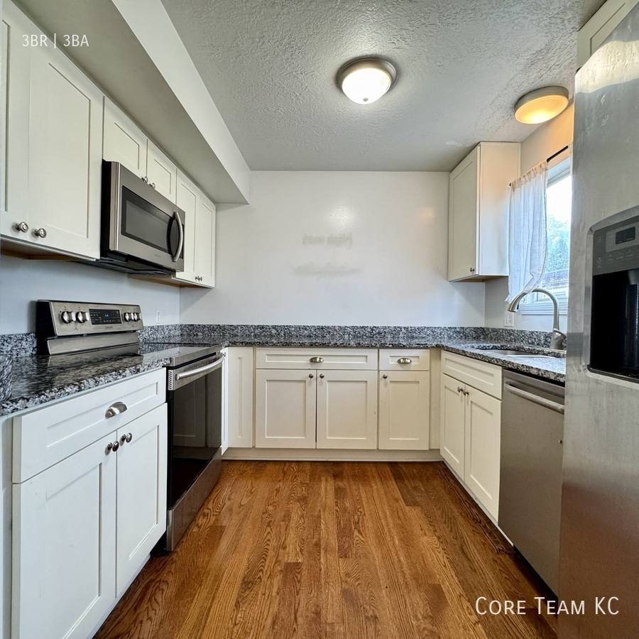 Townhouse for rent at 4420 Jarboe St #4D, Kansas City, MO 64111