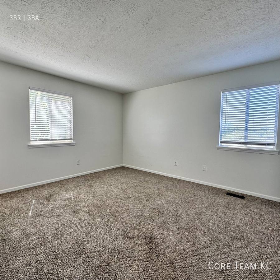 Townhouse for rent at 4420 Jarboe St #4D, Kansas City, MO 64111