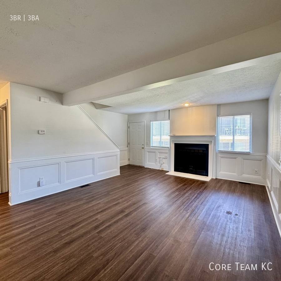Townhouse for rent at 4420 Jarboe St #4D, Kansas City, MO 64111