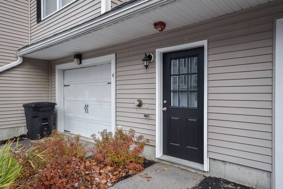 Apartment for rent at 1 Jefferson Dr, Dover, NH 03820