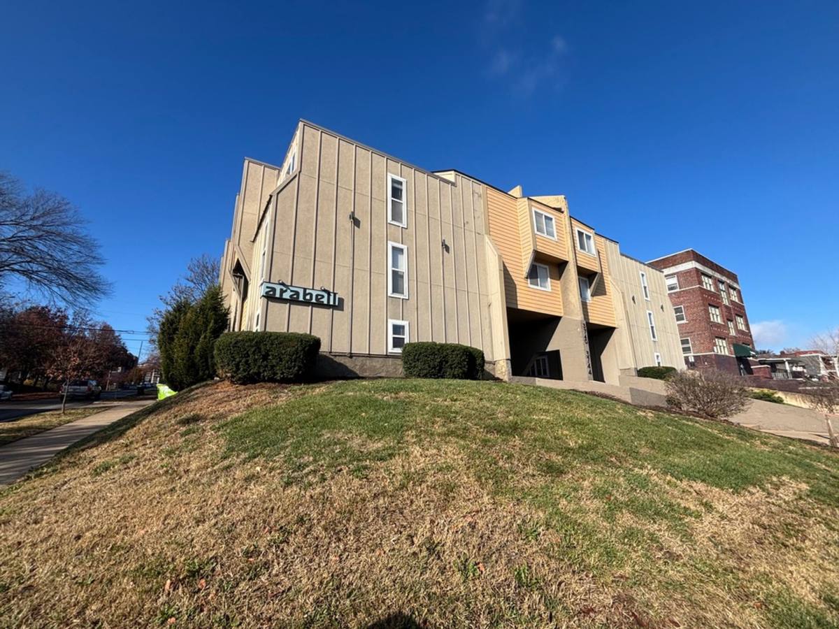 Apartment for rent at 3740-3744 Warwick Blvd, Kansas City, MO 64111