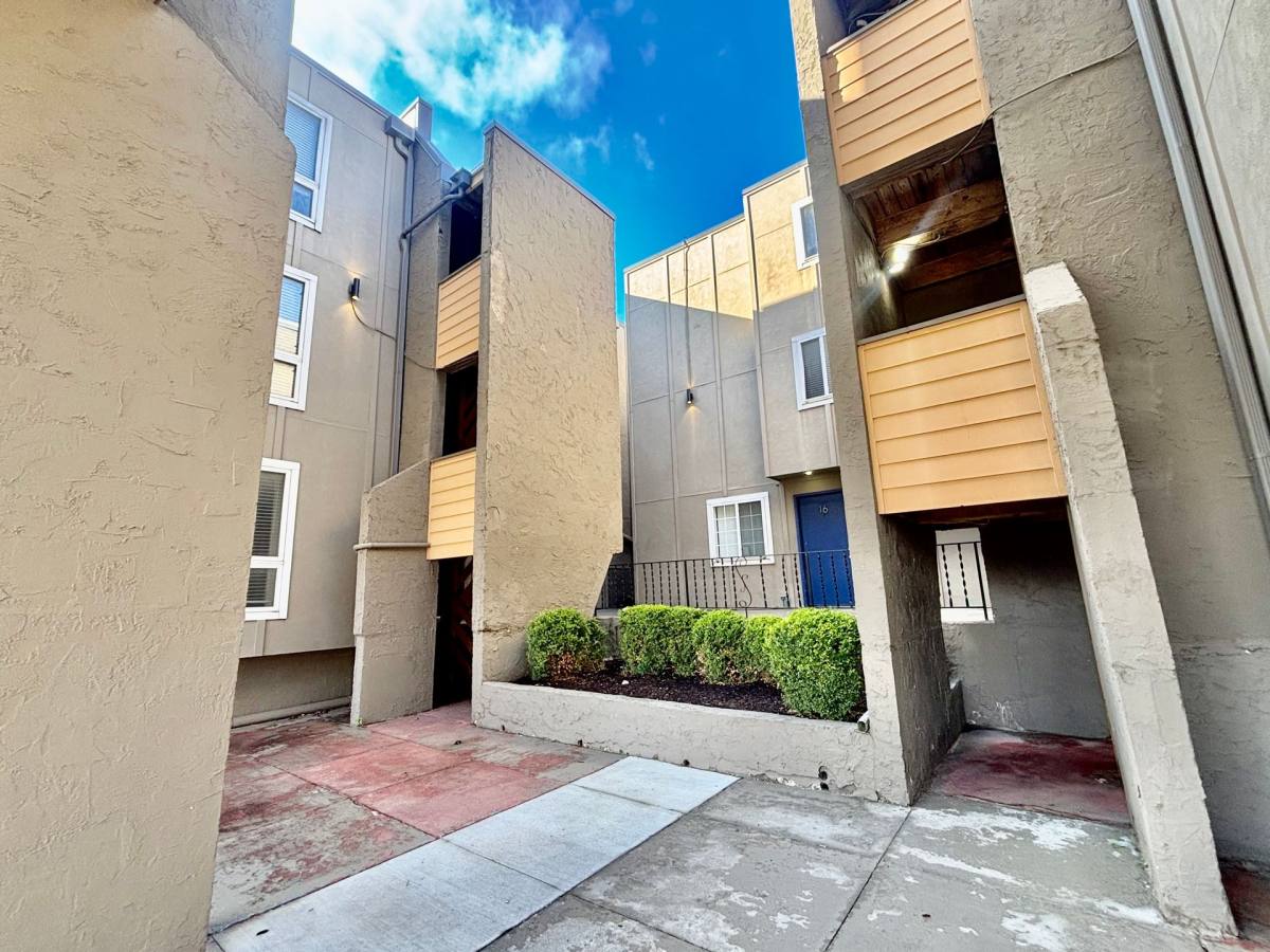 Apartment for rent at 3740-3744 Warwick Blvd, Kansas City, MO 64111