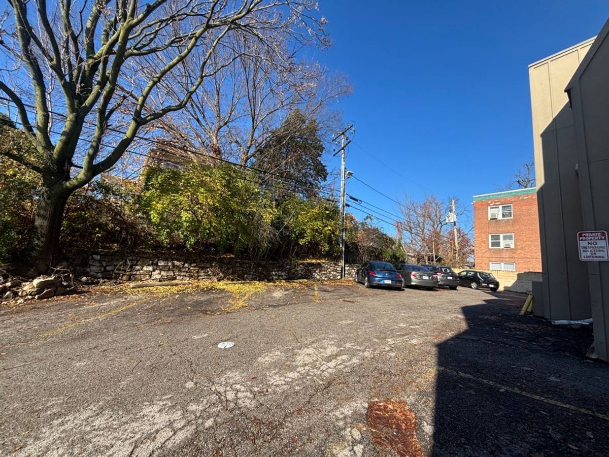 Apartment for rent at 3740-3744 Warwick Blvd, Kansas City, MO 64111