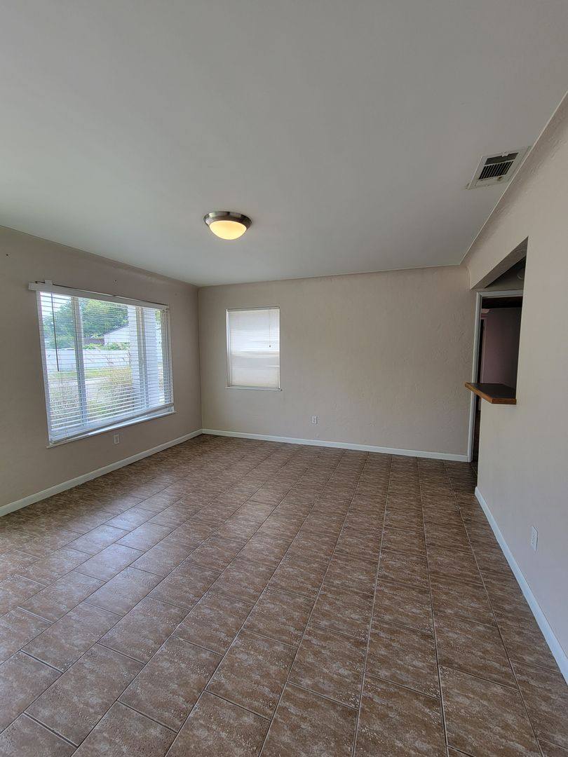 House for rent at 250 37th St N, Saint Petersburg, FL 33713