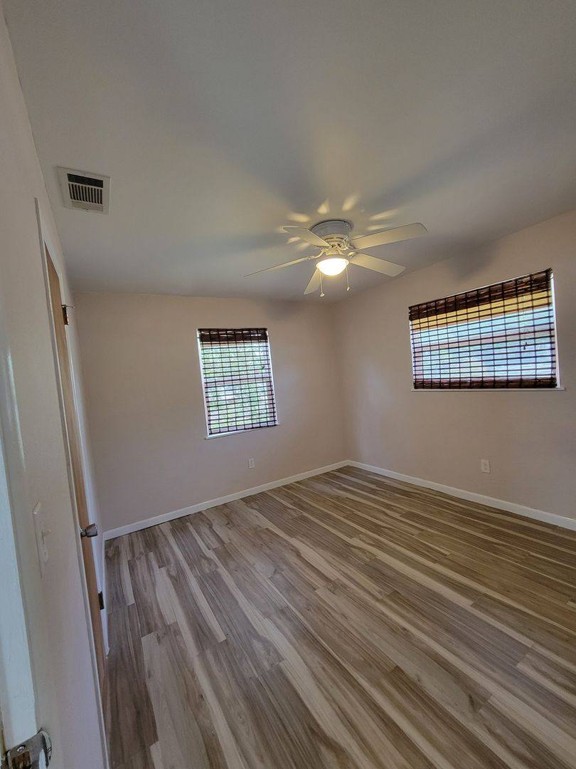 House for rent at 250 37th St N, Saint Petersburg, FL 33713
