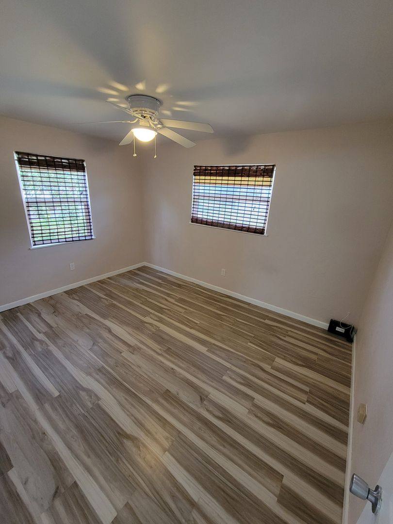 House for rent at 250 37th St N, Saint Petersburg, FL 33713