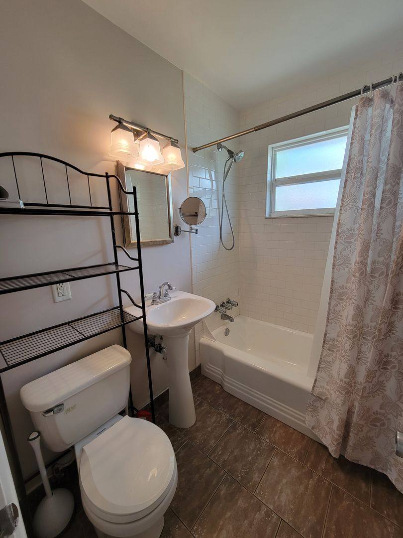 House for rent at 250 37th St N, Saint Petersburg, FL 33713