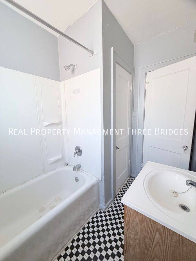 Apartment for rent at 6516A Morganford Rd, Saint Louis, MO 63116