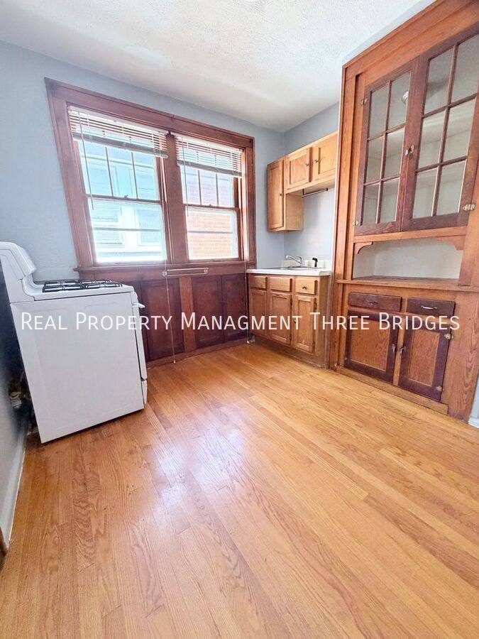 Apartment for rent at 6516A Morganford Rd, Saint Louis, MO 63116