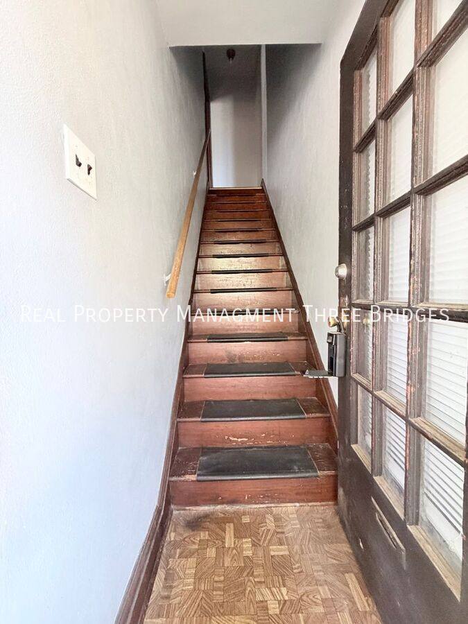 Apartment for rent at 6516A Morganford Rd, Saint Louis, MO 63116