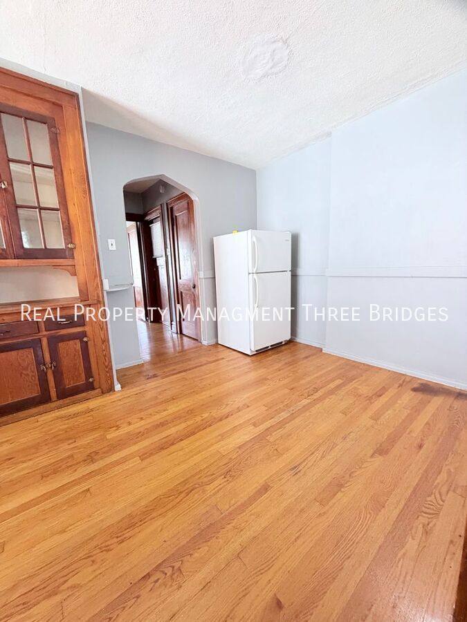 Apartment for rent at 6516A Morganford Rd, Saint Louis, MO 63116