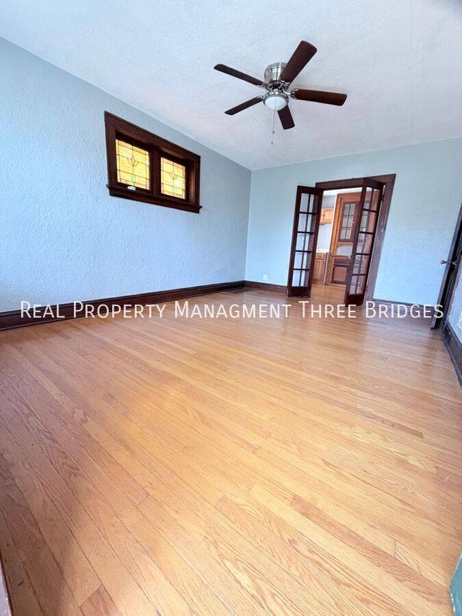 Apartment for rent at 6516A Morganford Rd, Saint Louis, MO 63116