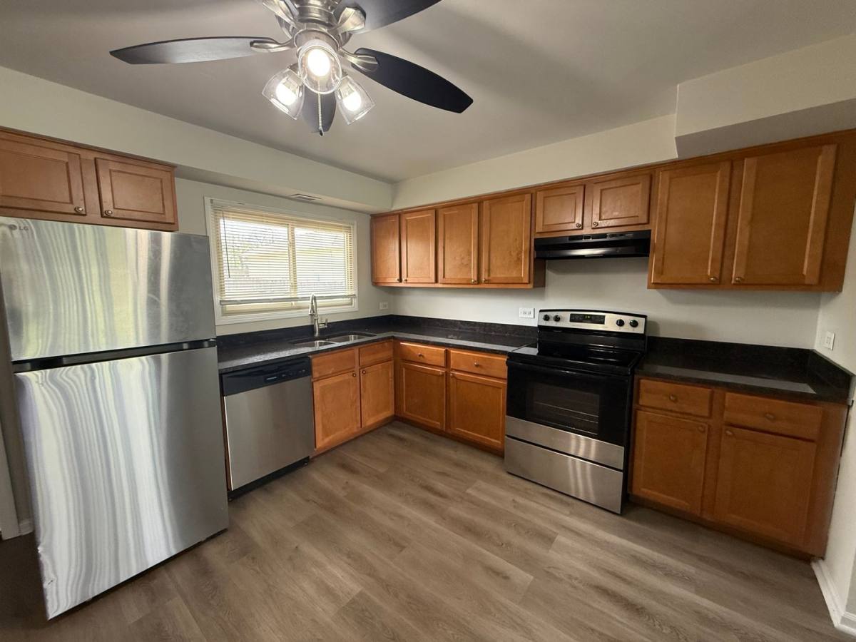 Apartment for rent at 1-46 Acerra Dr, Hillside, IL 60162