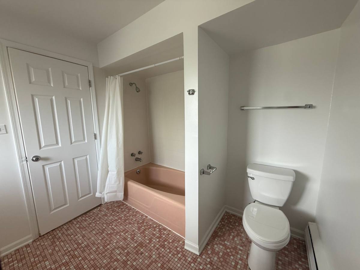 Apartment for rent at 1-46 Acerra Dr, Hillside, IL 60162