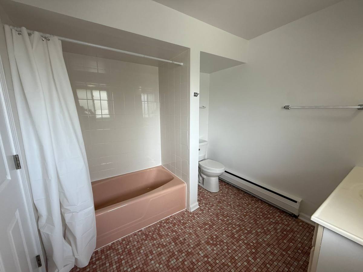 Apartment for rent at 1-46 Acerra Dr, Hillside, IL 60162