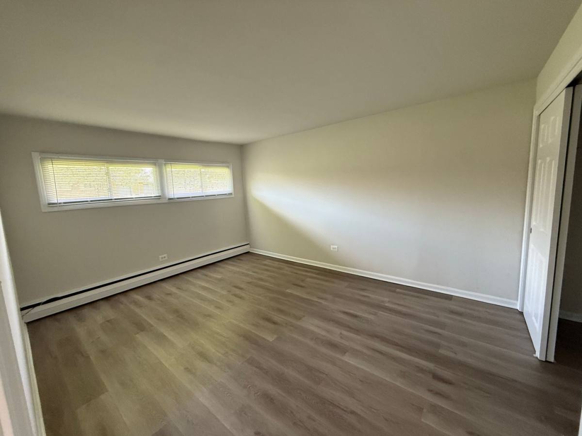 Apartment for rent at 1-46 Acerra Dr, Hillside, IL 60162