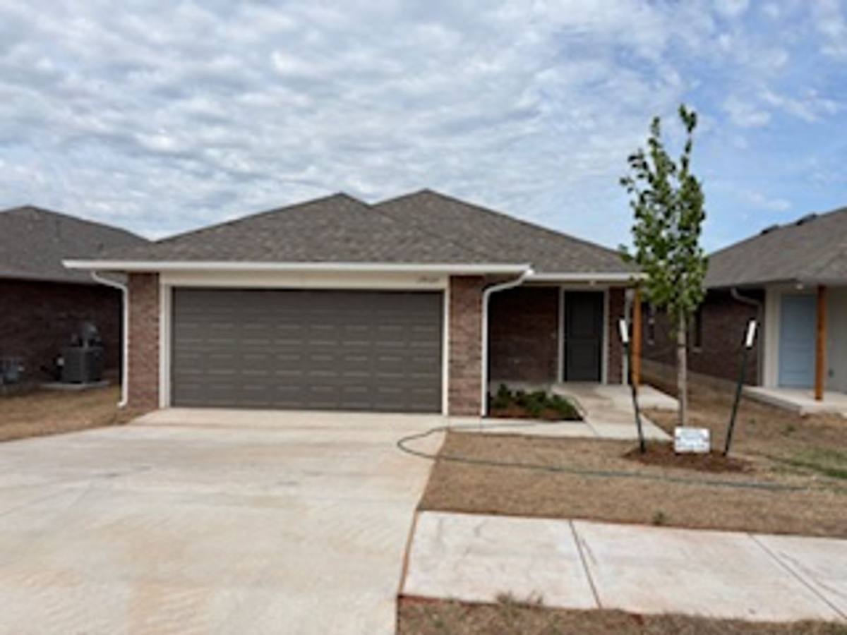 House for rent at 19505 Conway Dr, Edmond, OK 73012