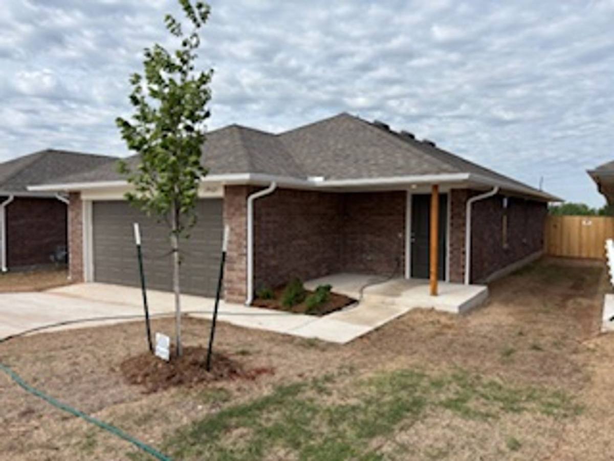 House for rent at 19505 Conway Dr, Edmond, OK 73012