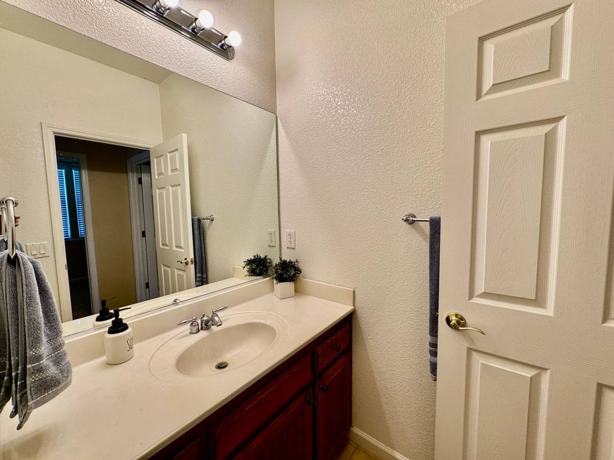 House for rent at 824 El Tesoro Lane, Los Banos, CA 93635
