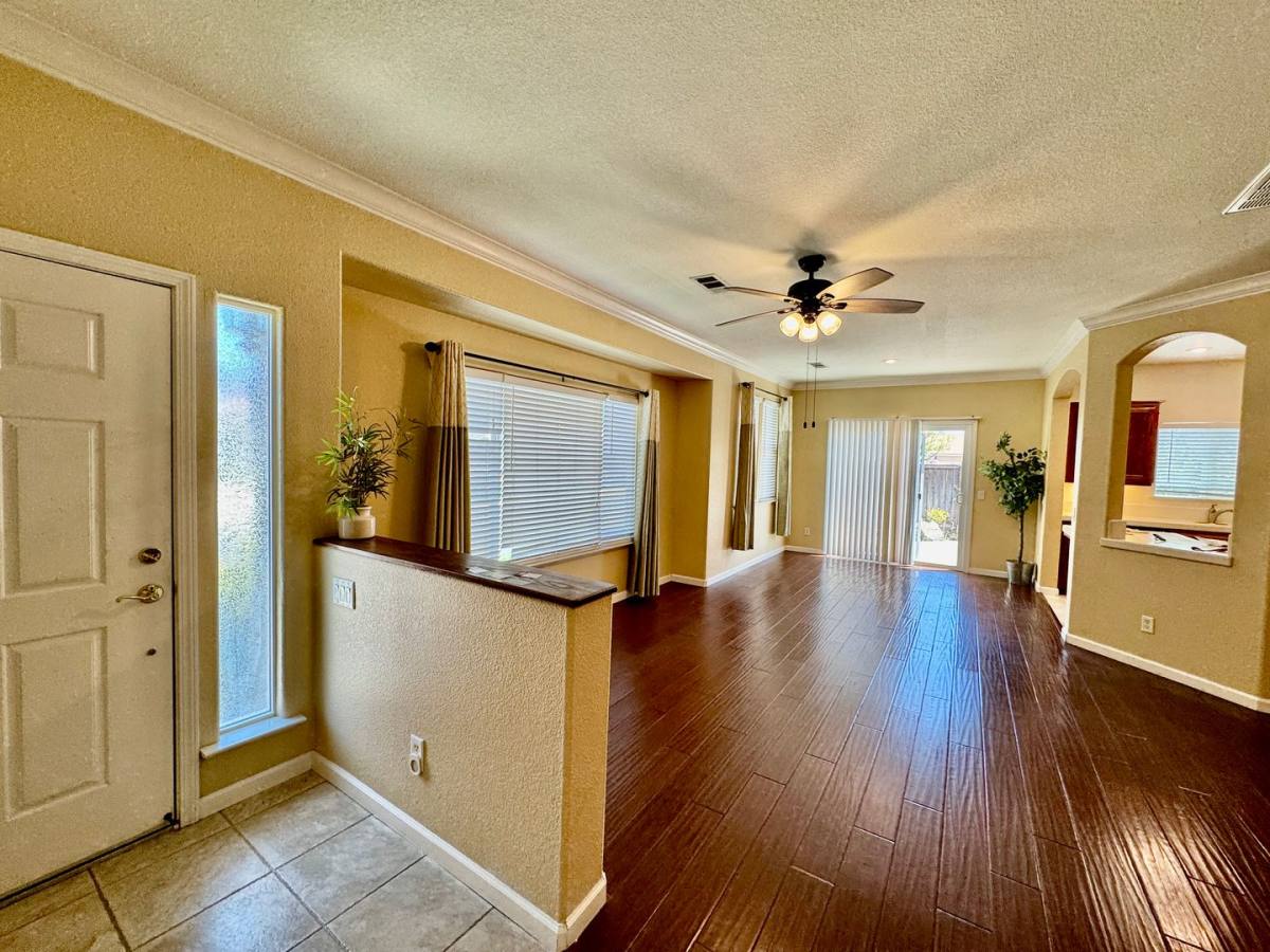 House for rent at 824 El Tesoro Lane, Los Banos, CA 93635