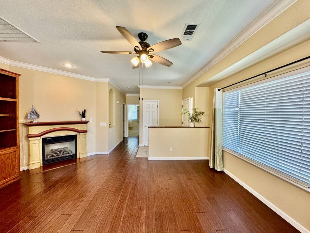House for rent at 824 El Tesoro Lane, Los Banos, CA 93635