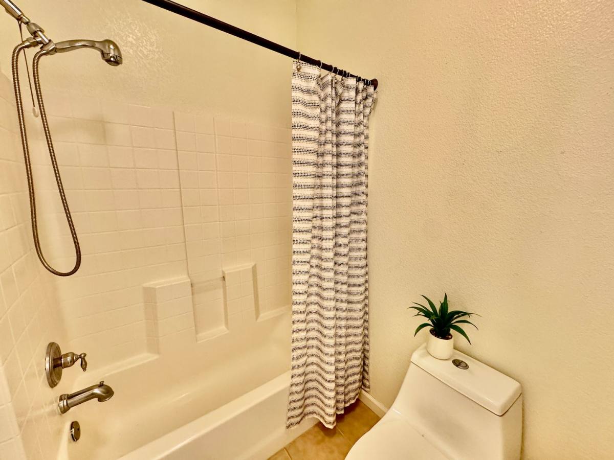 House for rent at 824 El Tesoro Lane, Los Banos, CA 93635