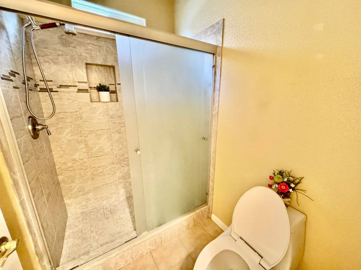 House for rent at 824 El Tesoro Lane, Los Banos, CA 93635