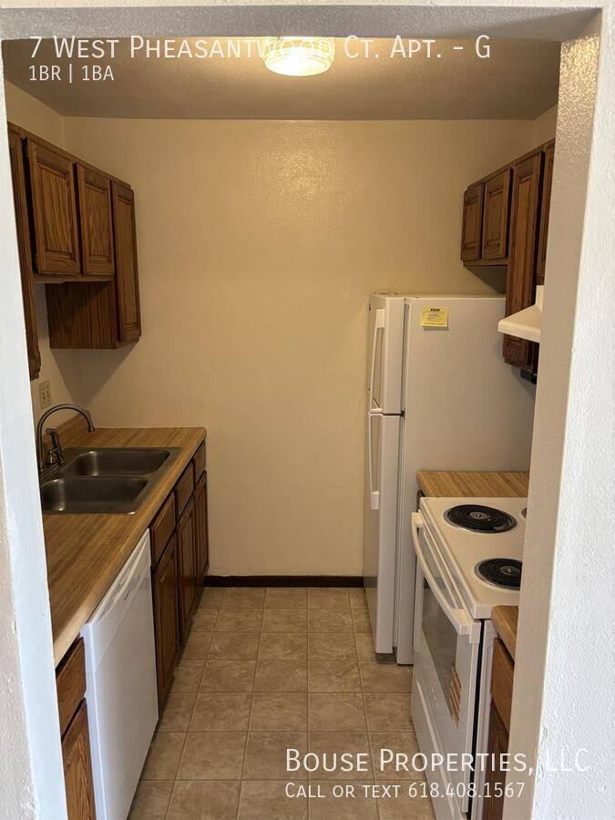 Apartment for rent at 7 W Pheasantwood Court #G, Belleville, IL 62226