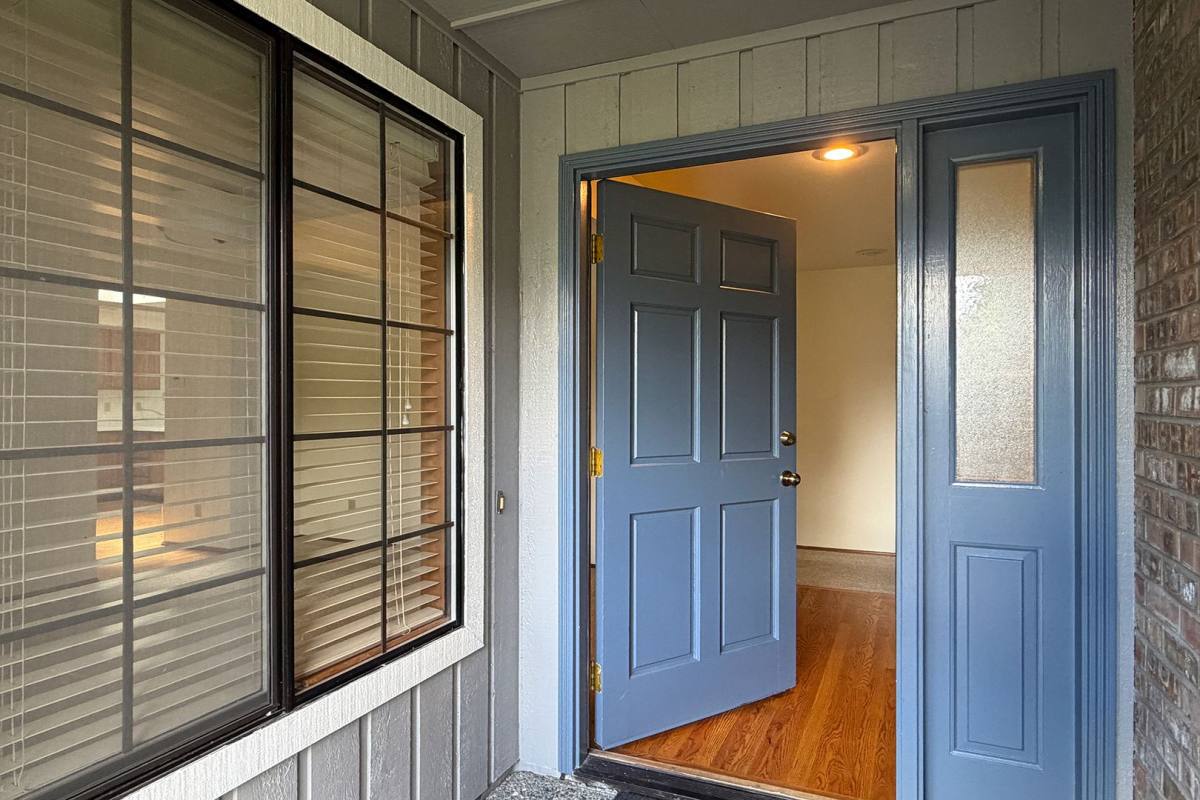House for rent at 6335 114th Ave SE, Bellevue, WA 98006