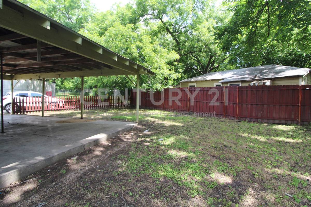 House for rent at 421 Dr Martin Luther King Jr Blvd, Waxahachie, TX 75165