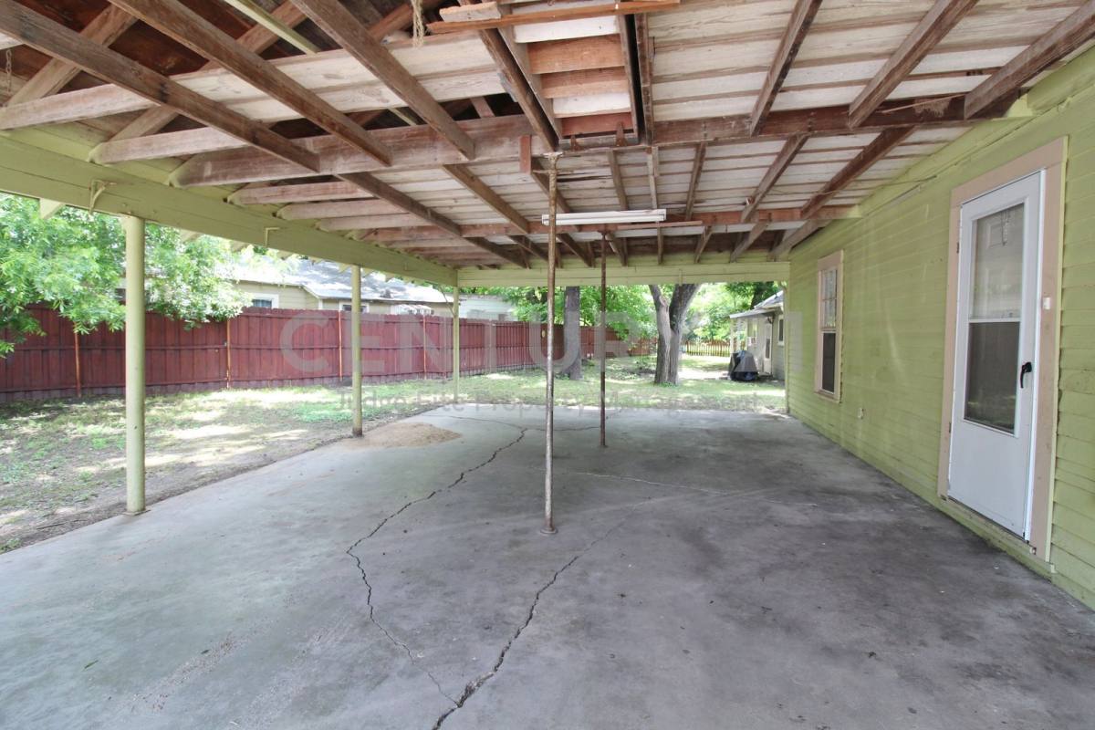 House for rent at 421 Dr Martin Luther King Jr Blvd, Waxahachie, TX 75165