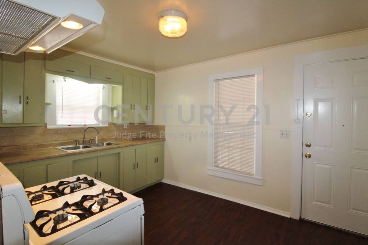 House for rent at 421 Dr Martin Luther King Jr Blvd, Waxahachie, TX 75165