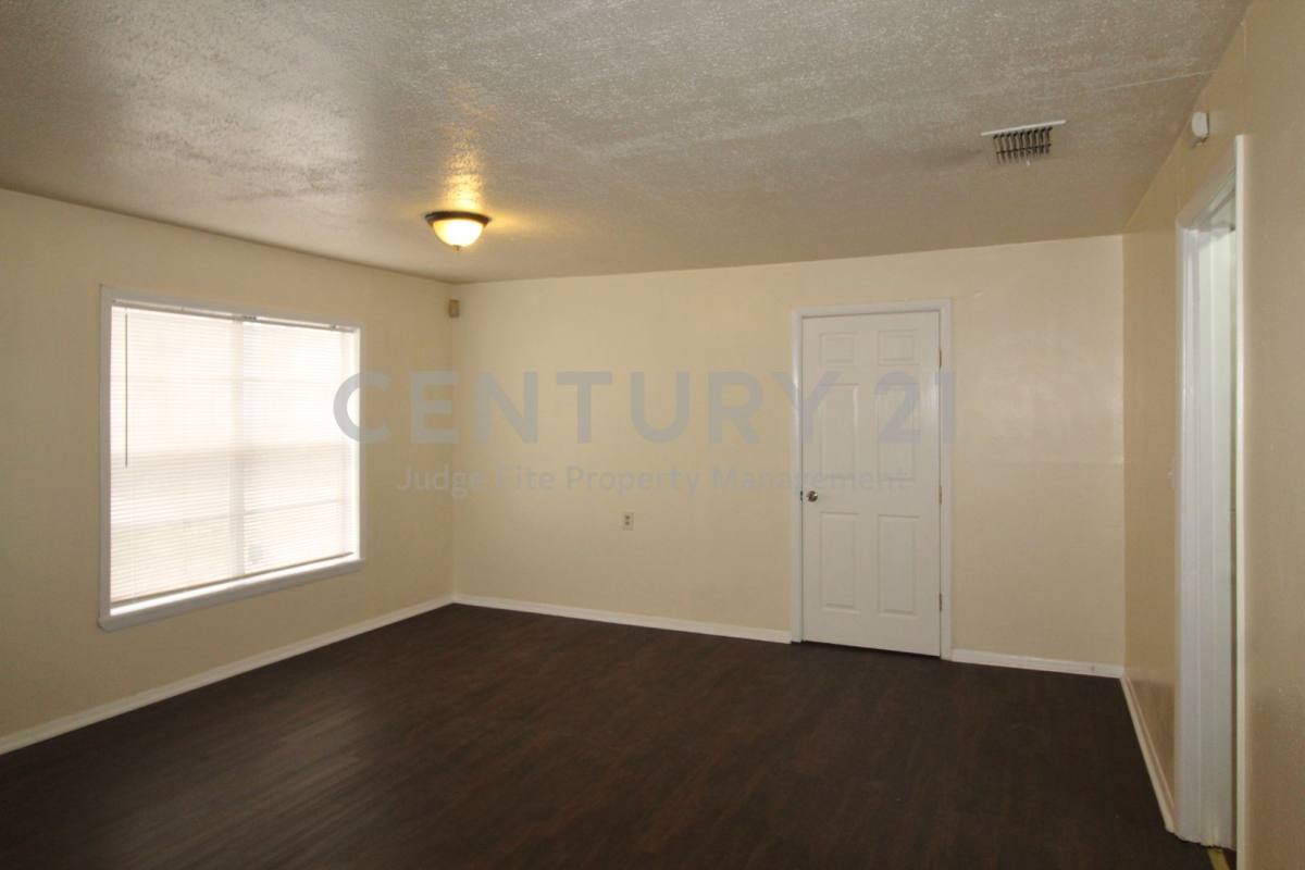 House for rent at 421 Dr Martin Luther King Jr Blvd, Waxahachie, TX 75165
