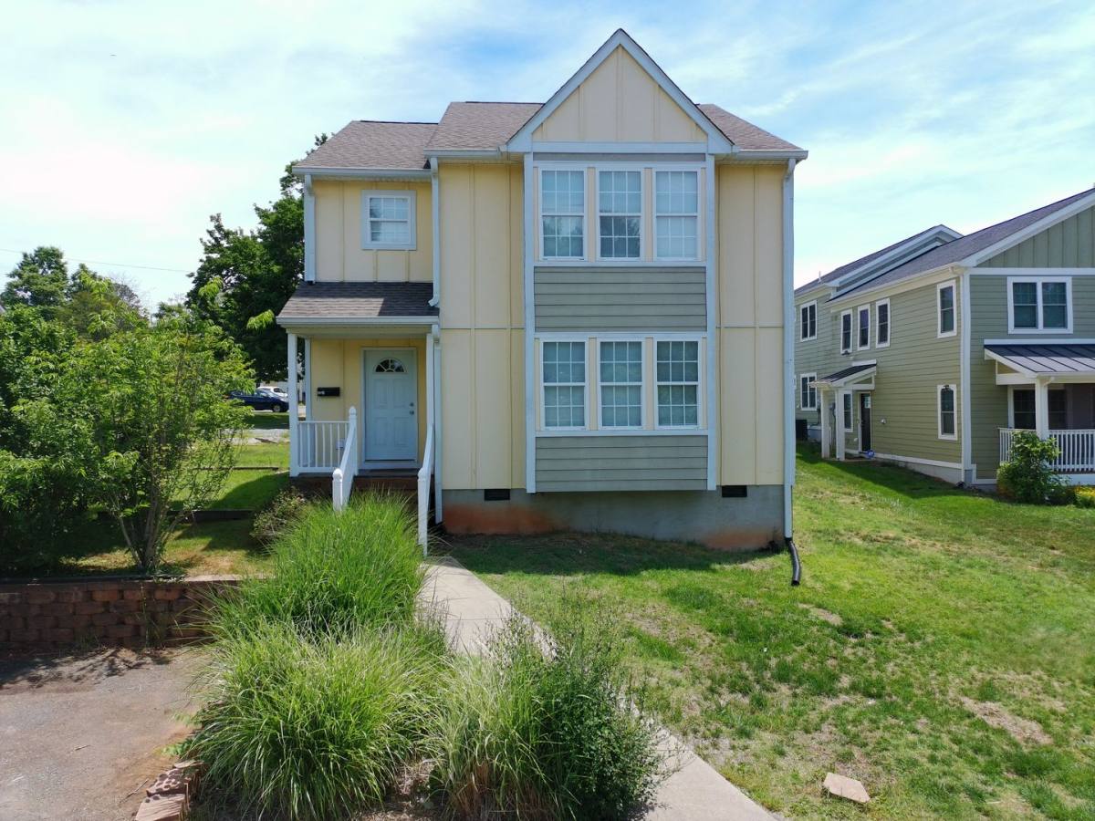Apartment for rent at 111 Montpelier St, Charlottesville, VA 22903