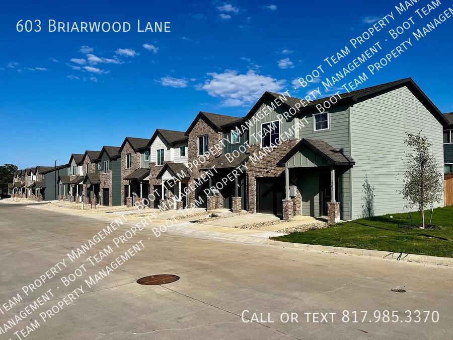 Apartment for rent at 603 Briarwood Lane, Fort Worth, TX 76140