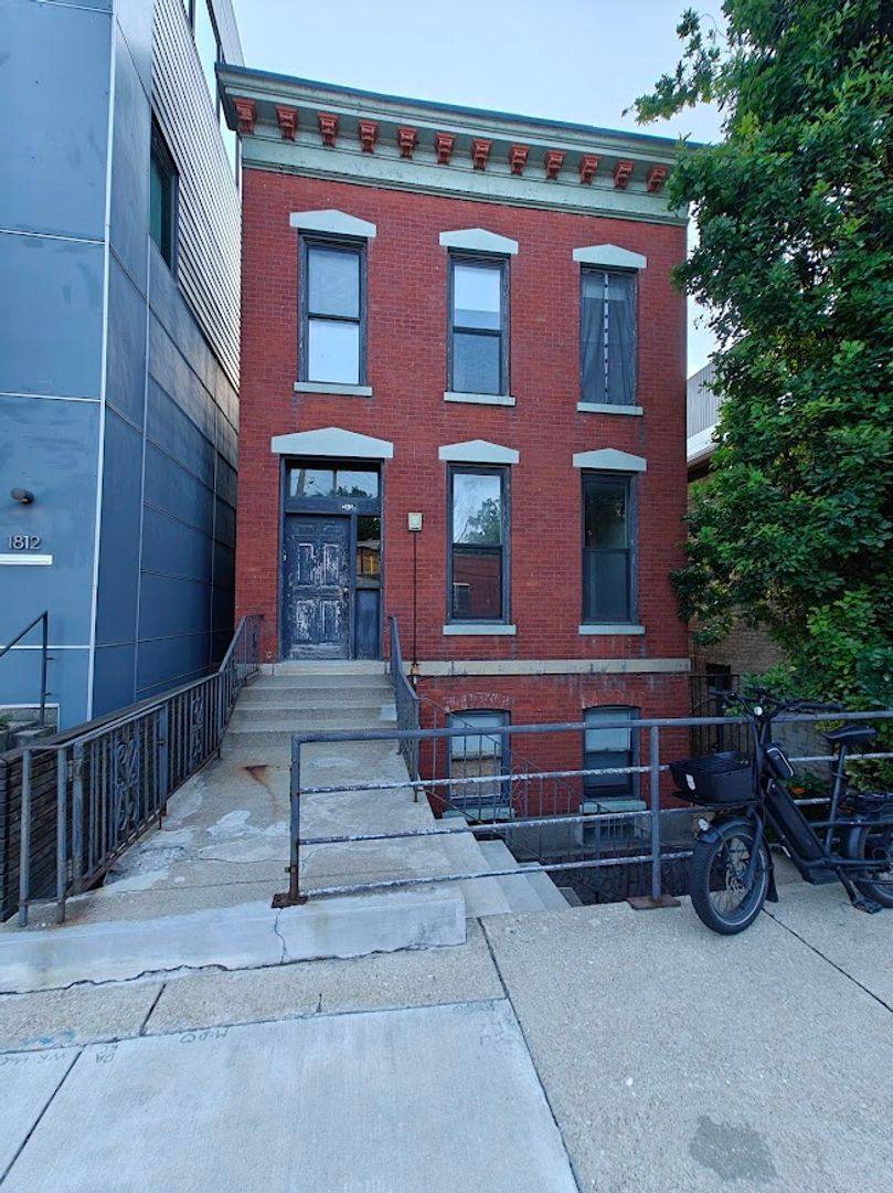 Apartment for rent at 1806 S Jefferson, Chicago, IL 60616