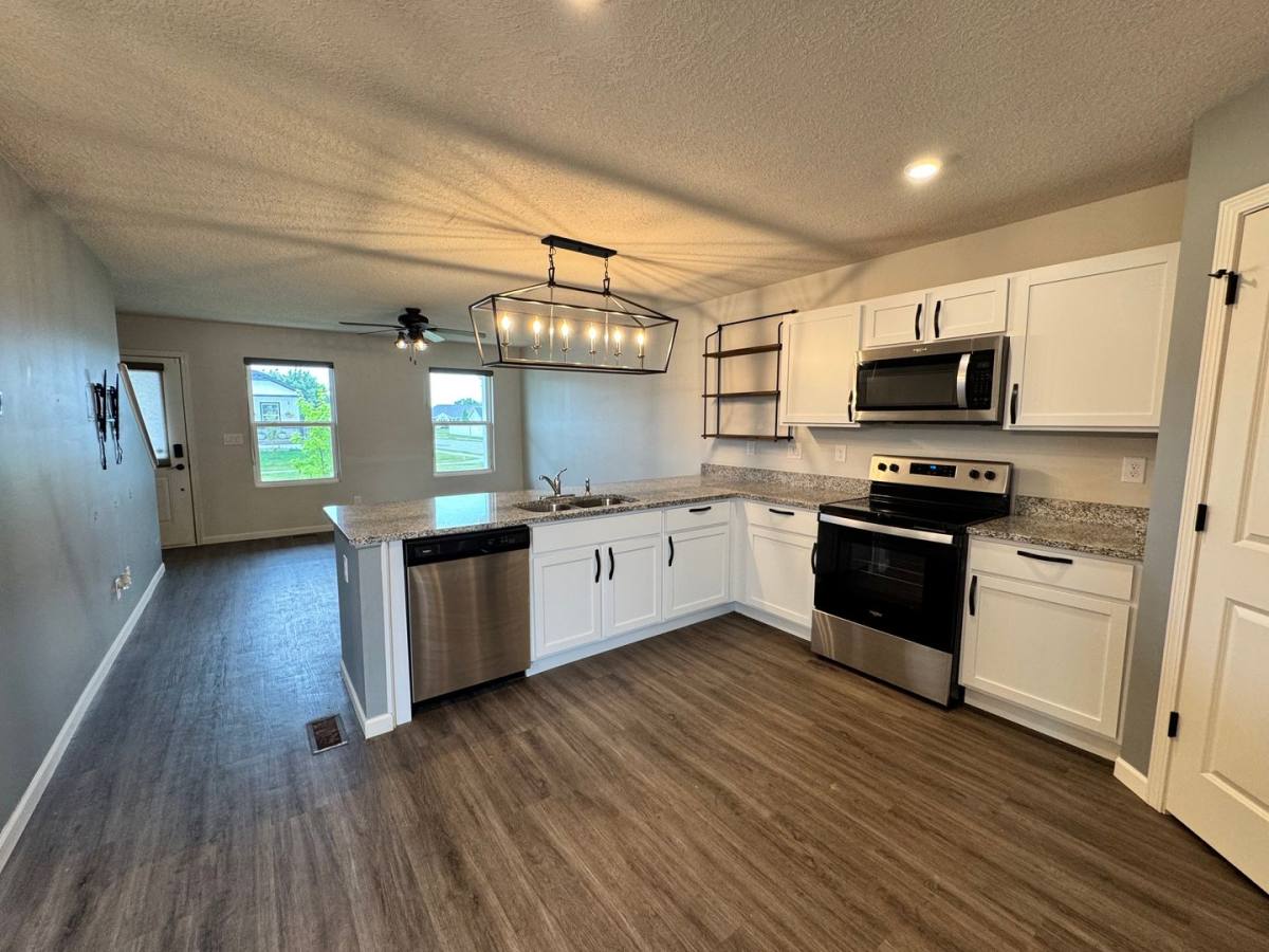 House for rent at 1610 Westport Dr, Davenport, IA 52804