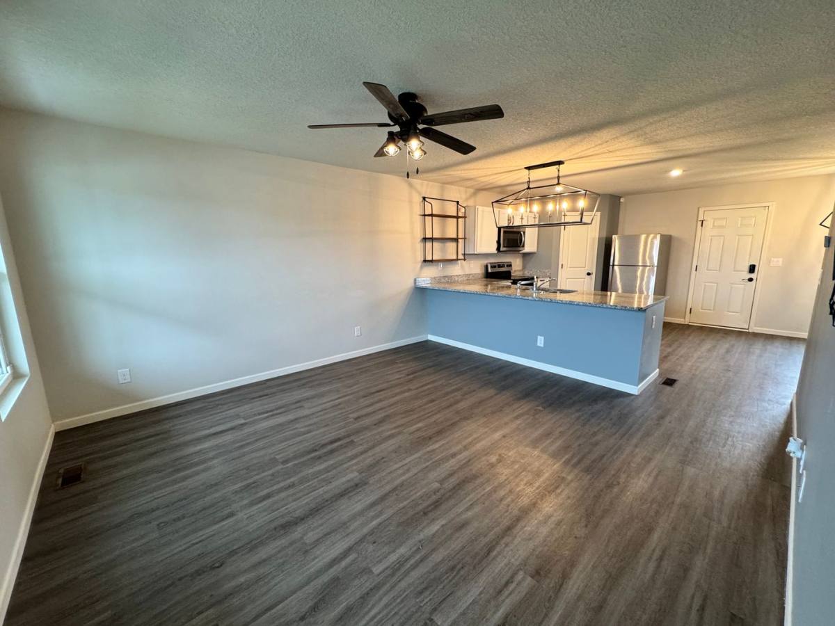 House for rent at 1610 Westport Dr, Davenport, IA 52804